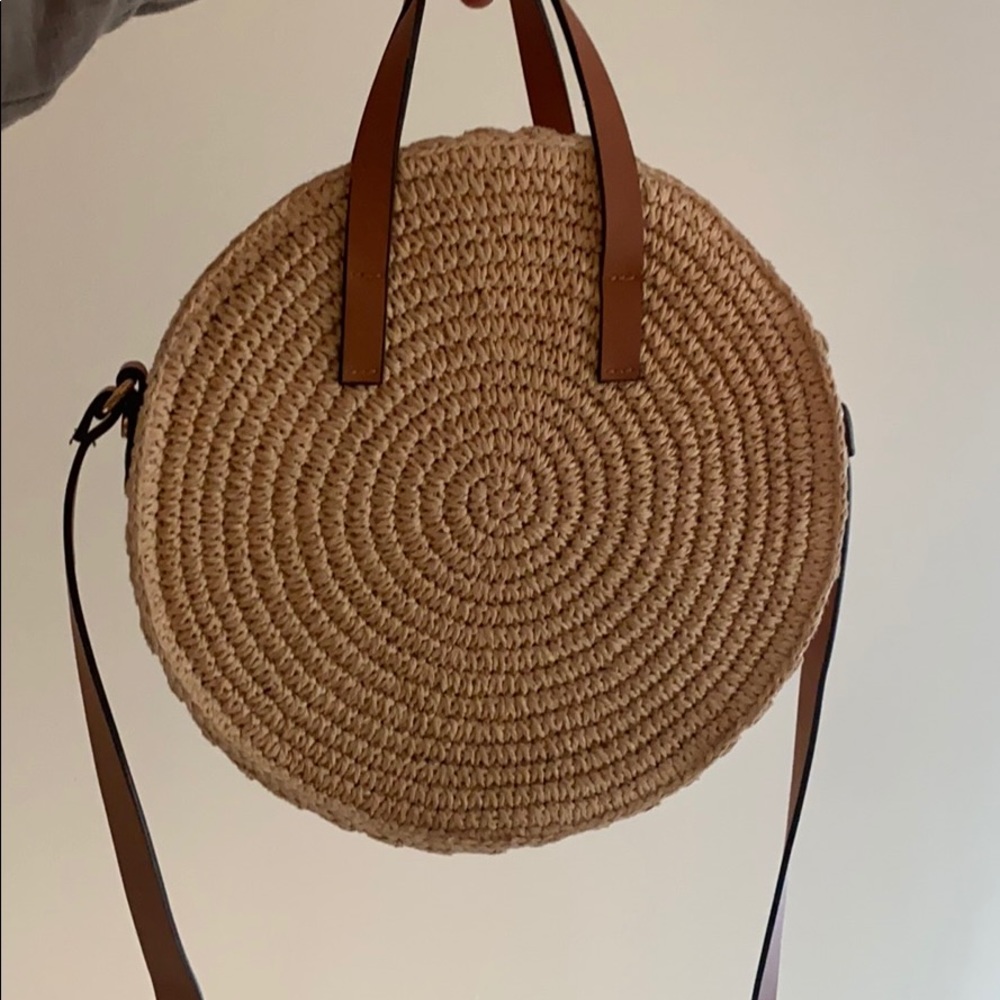 Woven circle purse